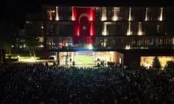 İnegöl’de dev ekran yayını hava şartlarına takıldı