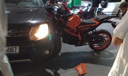 Bursa İnegöl'de motosiklet araca saplandı