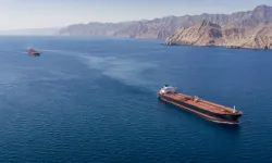 Hürmüz Boğazı'nda iki petrol tankeri vuruldu