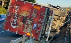 İnegöl'de tonlarca ağırlıktaki TIR yola devrildi!