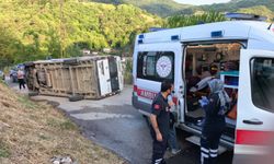 Bursa İnegöl'de minibüs devrildi!