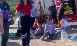 Bursa Gemlik'te işçi servisi ile otomobil çarpıştı: 15 yaralı