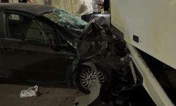 Bursa Yıldırım'da alkollü sürücü önce duvara sonra otobüse çarptı: 2 ağır yaralı
