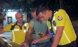 Bursa'da bisikletiyle polislerin yanına geldi, 20 kat alkollü çıktı, kameraya şarkı söyledi