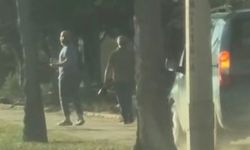 Bursa Osmangazi'de kaldırımdan ilerleyen hafif ticari araç yayaların canını tehlikeye attı