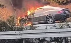 Bursa'da otomobil alev alev yandı