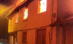 Bursa’da 2 katlı evde çıkan yangında 30 yaşındaki genç hayatını kaybetti