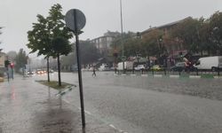 Bursa'da yollar göle döndü, vatandaşlar zor anlar yaşadı