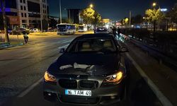 Bursa Nilüfer'de karşıdan karşıya geçen adama otomobil çarptı