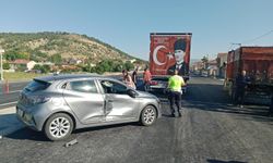 KAMYONET İLE OTOMOBİL ÇARPIŞTI! EKİPLER SEFERBER OLDU