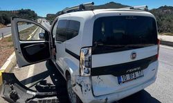 Burhaniye'de otomobiller çarpıştı