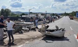Feci kaza: Bariyerlere dalan sürücünün uzvu koptu