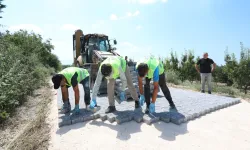 İnegöl Belediyesi’nin Kırsalda Parke Taş Uygulamaları Devam Ediyor