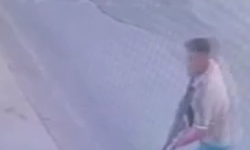 Sevgilisinin çalıştığı işletmeye t*fekle ateş açtı: Saldırı anı kamerada