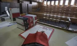 Mesai arkadaşına kondurduğu öpücük pahalıya mal oldu