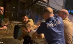 Bursa Osmangazi'de polisin yanında bile durmadılar… Tarihi Arapşükrü Sokağı'nda kavga kamerada