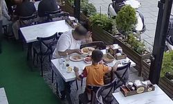 Yemeğine kendi kılını atıp para ödemek istemedi!