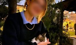 Otomobilin çarptıktan sonra üzerinden geçtiği genç kız ağır yaralandı