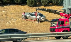 Bursa'da otomobil bariyerleri aşarak tarlaya uçtu!