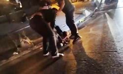 2 kişinin saldırısına uğrayan genç dakikalarca yol ortasında darp edildi!