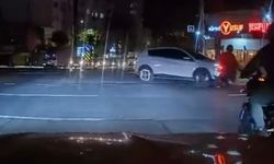 Bursa'da kırmızı ışıkta geçen otomobil motosiklete çarptı!
