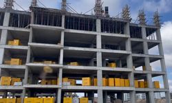 Çalışma arkadaşları şoke oldu! Beton zemine çakılan işçiden acı haber geldi