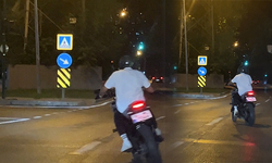Bursa Osmangazi'de drift atarak trafiği tehlikeye sokan motosikletli kamerada
