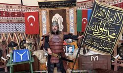Kendi kurduğu otağında Malazgirt Zaferi'nin 955. yıl dönümünü kutladı