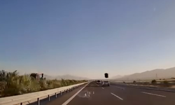 Bursa'da otobanda korku dolu anlar! Portbagaj önüne düştü