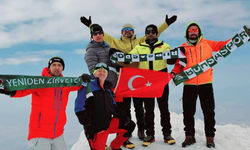 Bursalı dağcılardan Ağrı Dağı zirvesinde Bursaspor mesajı