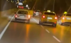 Bursa Nilüfer'de taksiciler aracı kıskaca aldı, tehlikeli anlar kamerada