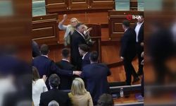 Kosova Meclisi'nde ortalık karıştı! Başbakan Kurti'ye yumurtalı saldırı