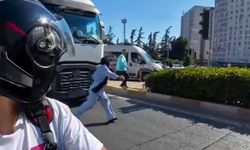 Tırın önünden geçmeye çalışan kadın ölümden son anda kurtuldu