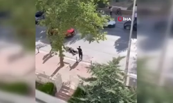 Husumetlisini sokak ortasında bıçaklayarak öldürdü: Saldırı anı kamerada