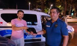 Bursa İnegöl’de helal para dersi! Para dolu çantayı polise teslim etti