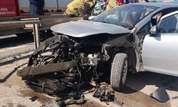 Bursa'da yok artık dedirten çarpışma! Bariyer otomobile böyle saplandı...