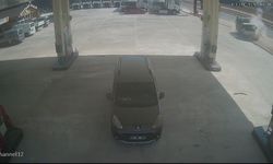 Bursa'da yürekleri ağza getiren kaza! Benzinliği savaş alanına çeviren şok görüntüler...