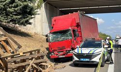 Bursa'da emniyet şeridinde can pazarı! Arızalanan kamyonetini tamir etmek isterken feci şekilde can verdi...