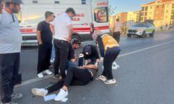 Bursa'da otomobilin çarptığı genç motosiklet sürücüsü yola savruldu