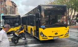 İki belediye otobüsü çarpıştı: Yola dökülen yağ sürücülere zor anlar yaşattı!