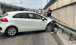 Bursa’da alt geçitte şerit değiştiren ticari araç otomobile çarptı