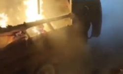 Bursa Yıldırım'da elektrikli kağıt toplama aracı alev aldı, yangın söndürme tüpleri işe yaramadı