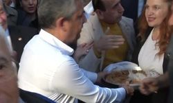 "Tövbe tövbe burada börek mi yiyeceğim?" Bursa'da Özgür Özel'in gergin anları kamerada!