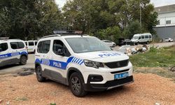 Bursa Osmangazi'de kendini otomobile kilitleyen kadın ekiplere zor anlar yaşattı
