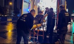 Bursa’ Osmangazi'de yağışlı havada motosiklet devrildi: Yaralının rahat tavırları dikkat çekti