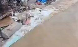 Bursa Eşkel'de deniz ile kara birleşti | Mahsur kalan 4 kişi kurtarıldı
