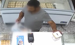 Şeytanın bile aklına gelmez! Baklava alma bahanesiyle sadaka kutusunu kaşla göz arasında böyle çaldı...