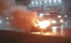 Bursa'da yol ortasında otomobil yangını