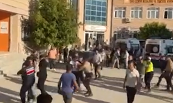 Manisa'da saldırı sonrası veliler silah seslerinin yükseldiği okula akın etti