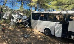 Turistleri taşıyan otobüs şarampole uçtu: 2 ölü, 9 yaralı